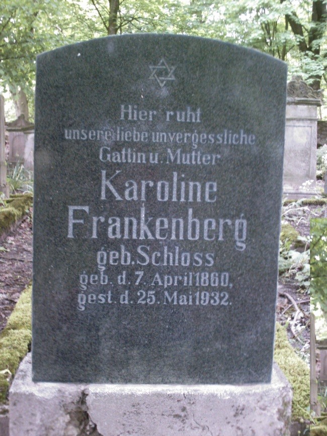Grabstein Karoline Frankenberg (Sammlung: Kerstin Macher)
