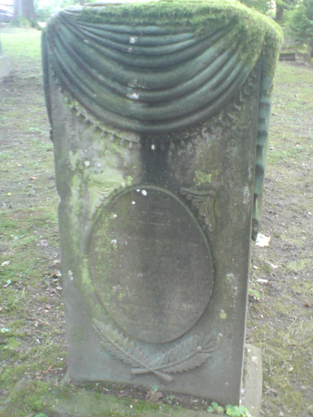 Ein Grabstein auf dem juedischen Friedhof in Schleusingen