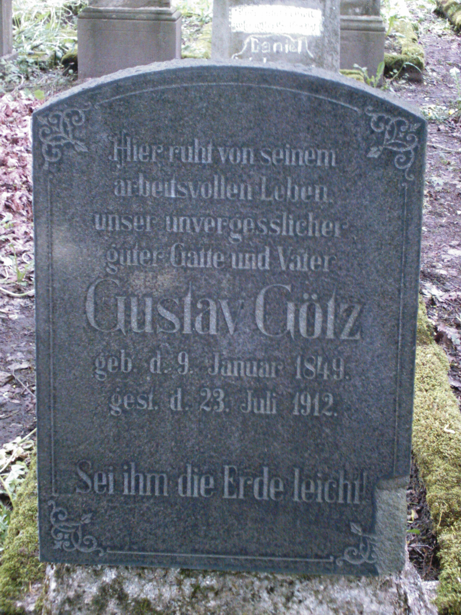 Ein Grabstein auf dem juedischen Friedhof in Schleusingen