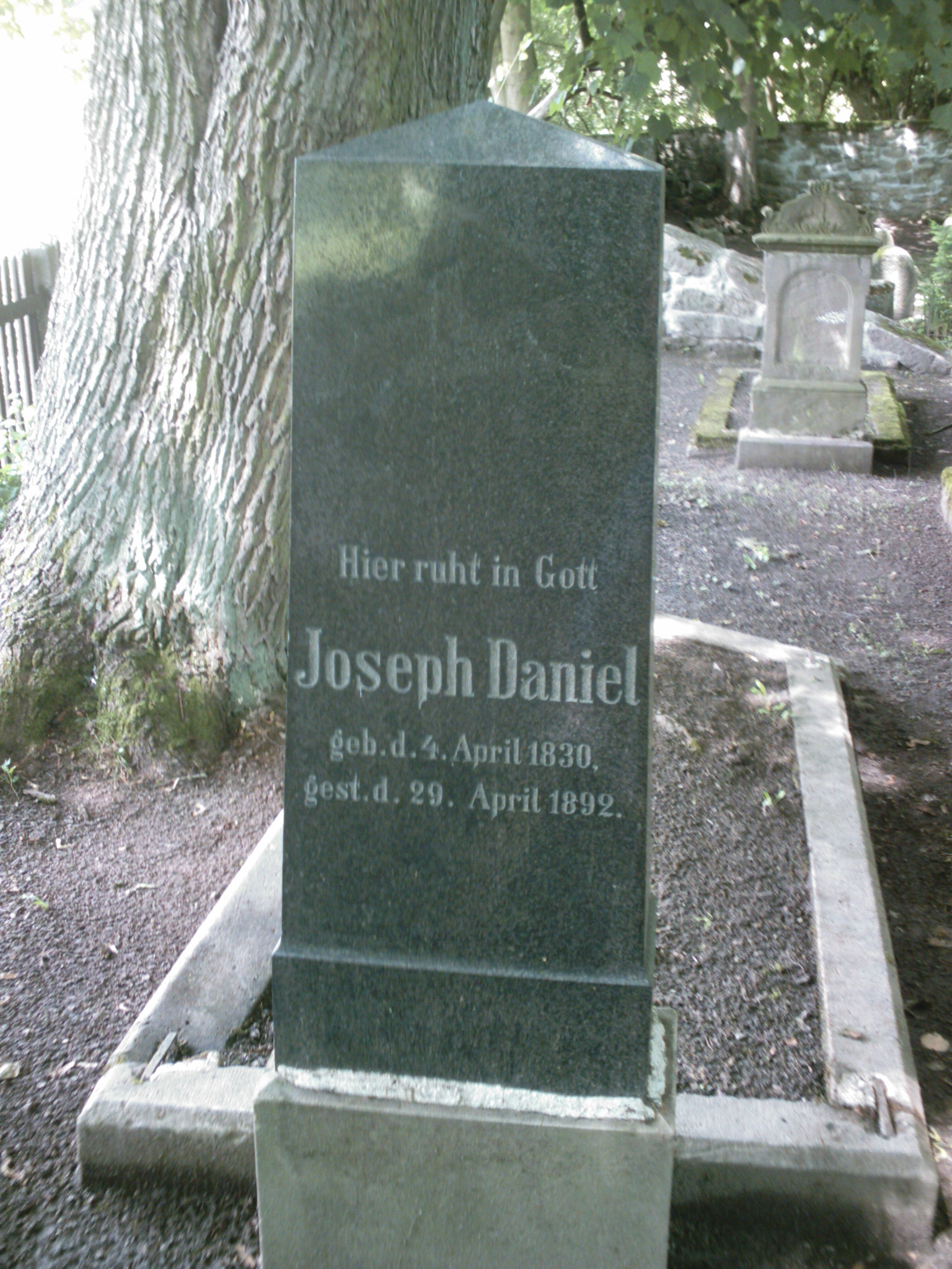 Ein Grabstein auf dem juedischen Friedhof in Schleusingen