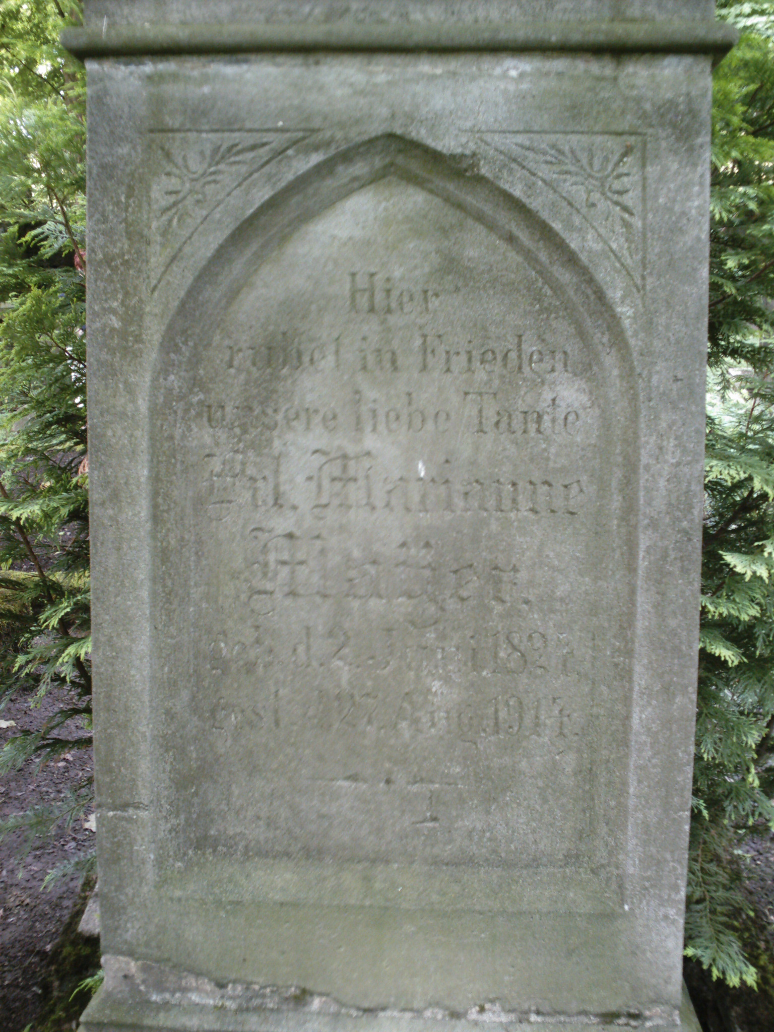 Ein Grabstein auf dem juedischen Friedhof in Schleusingen